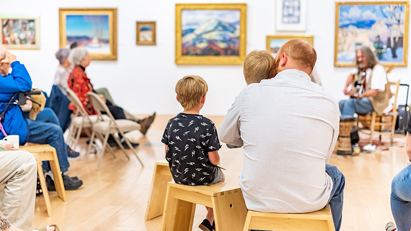 families participating in eduactional program in the gallery